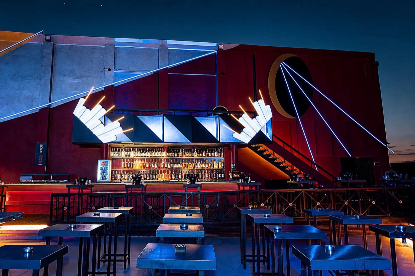 La Nouba bar alanı
