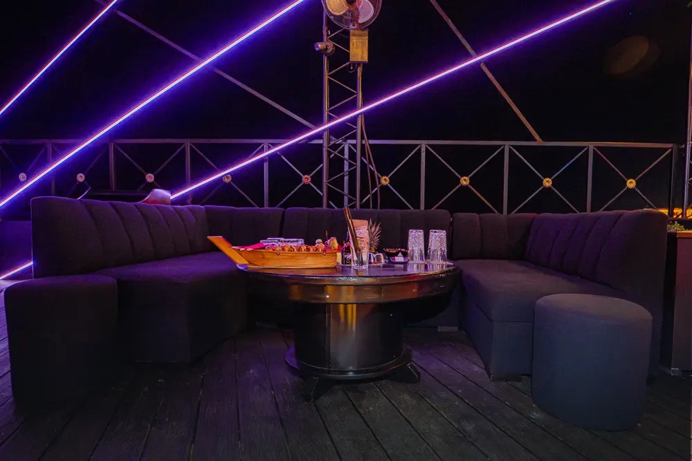 La Nouba VIP loca oturma alanı